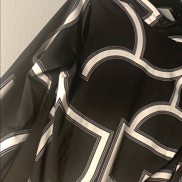 Black stretchy H&M BLOUSE! 🖤🤍 - Picture 7 of 8